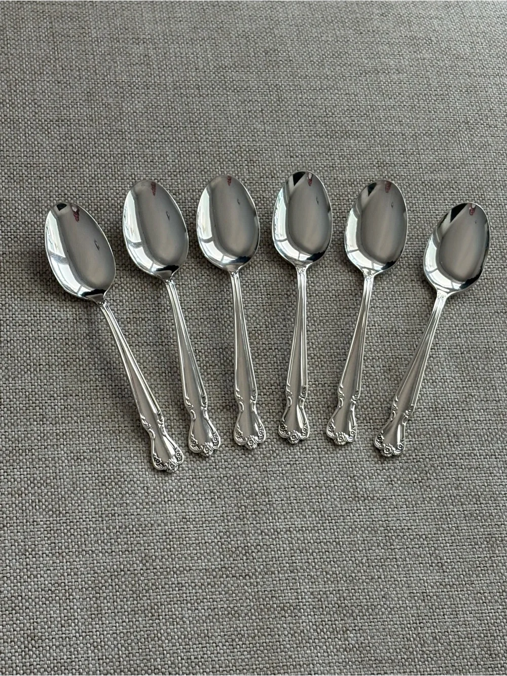 12 piece Rogers & Bro Remembrance Silverplate Spoon Set Tea & Iced Tea